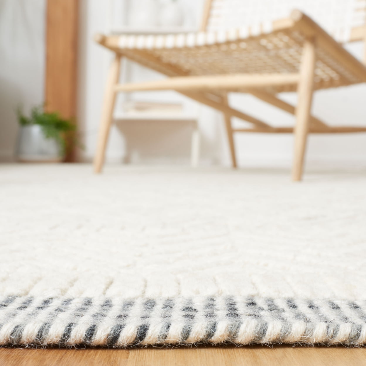 SAFAVIEH Martha Stewart Geometric Area Rug, Ivory, 4' x 6'