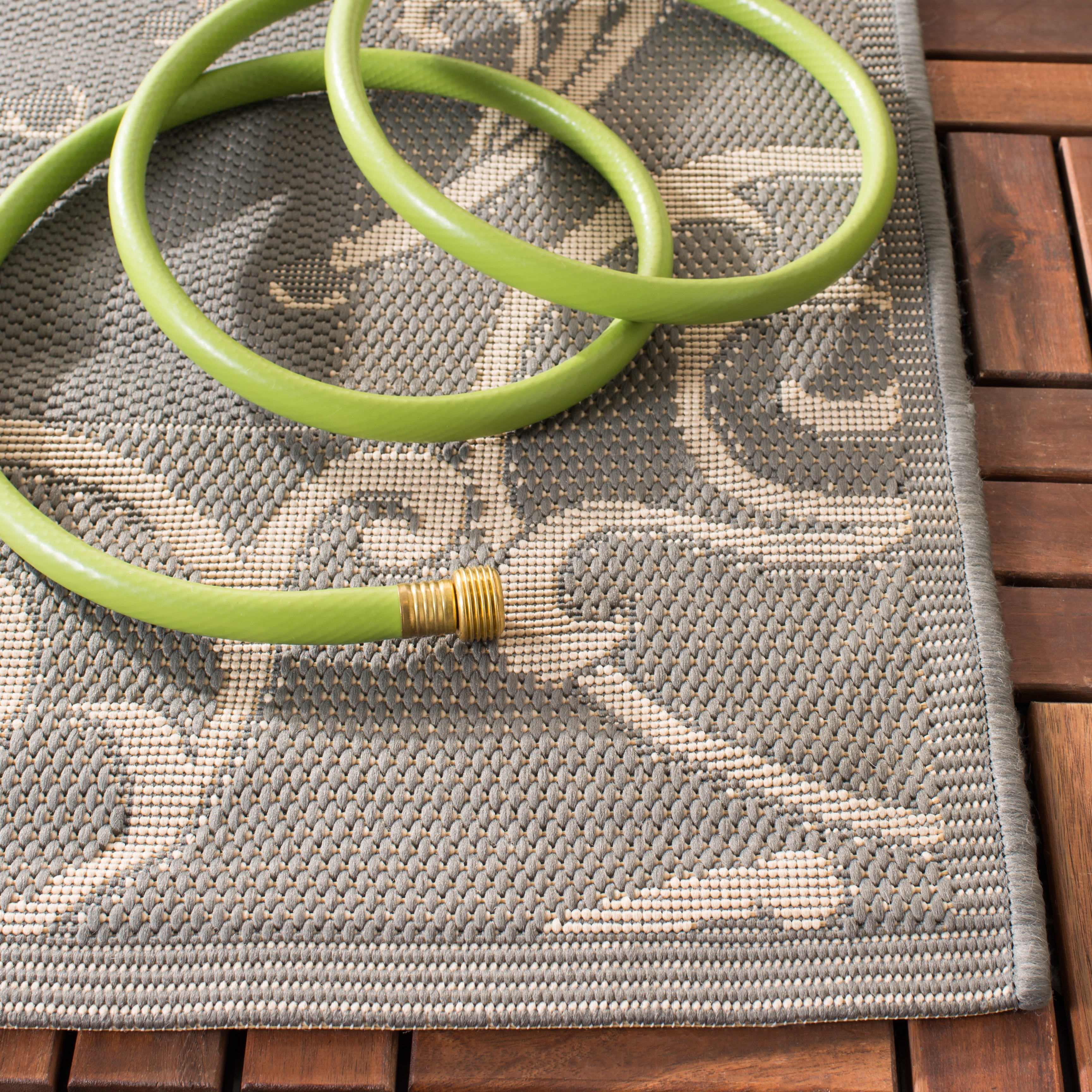 Safavieh Courtyard Daniel Oriental Indoor/Outdoor Area Rug, Gray/Natural, 2' x 3'7"