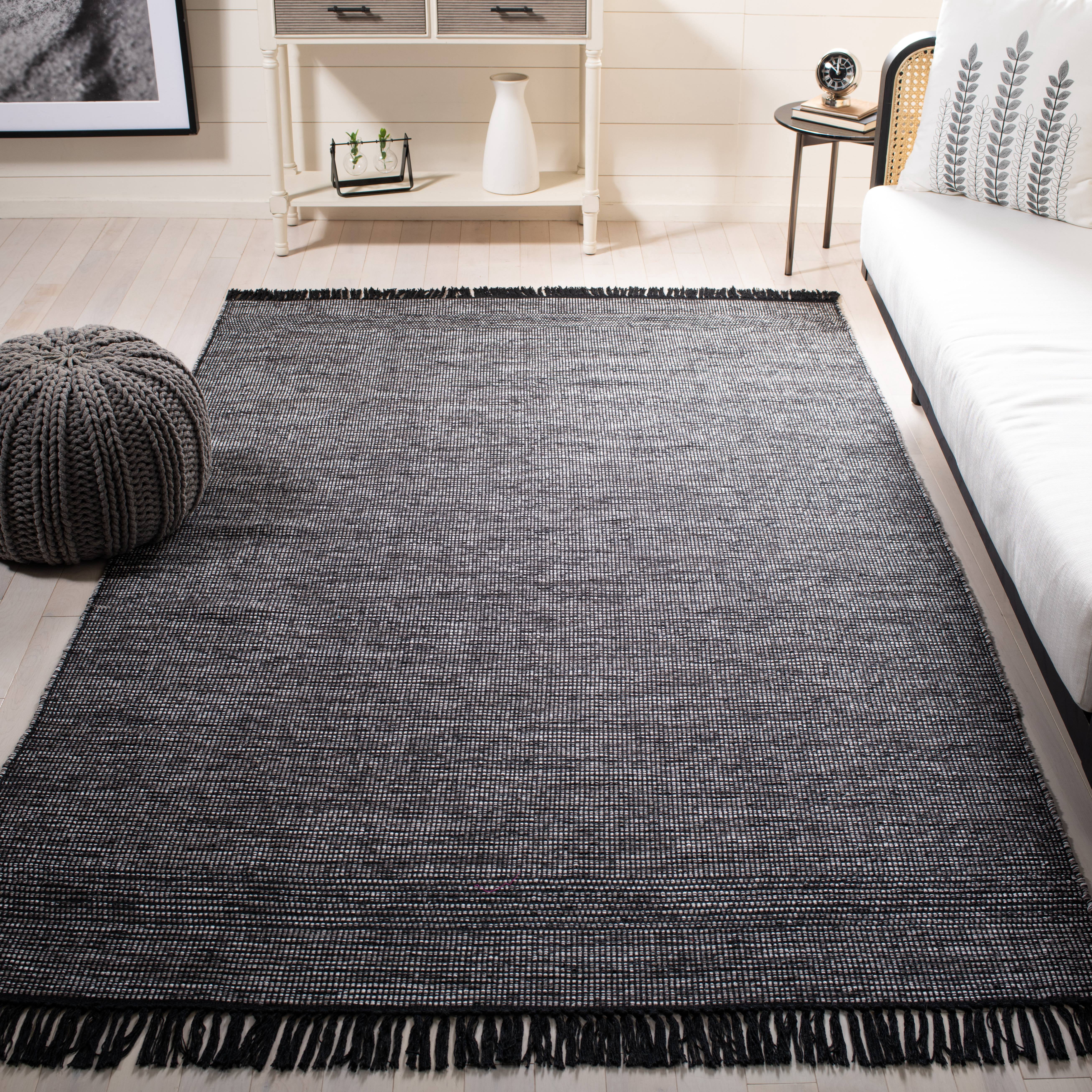 SAFAVIEH Montauk Kelsey Distressed Cotton Area Rug, Charcoal/Black, 5' x 8'