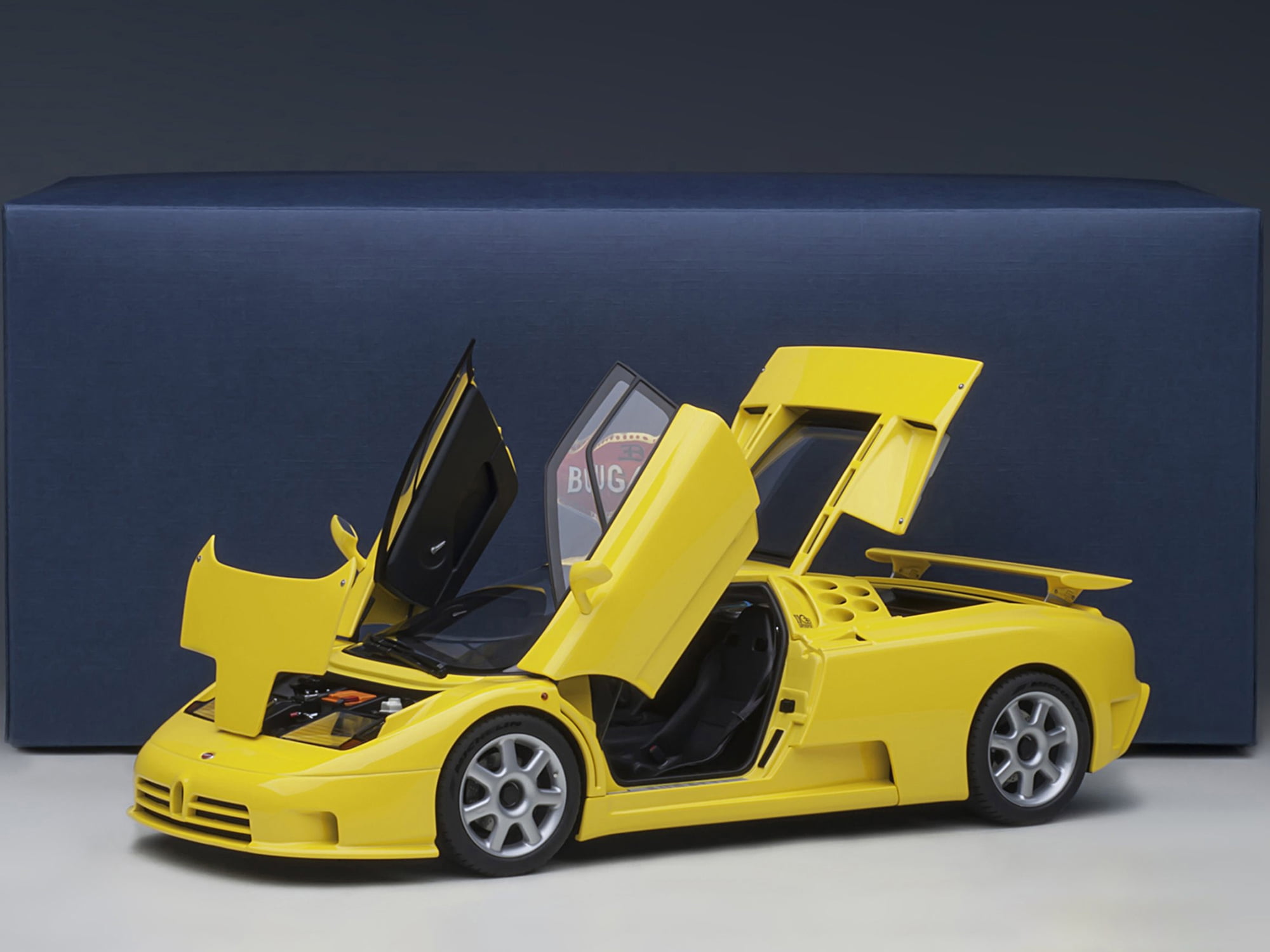 Bugatti イエロー 1/18スケールミニカー unnamed_-_2022-11-17T103253.