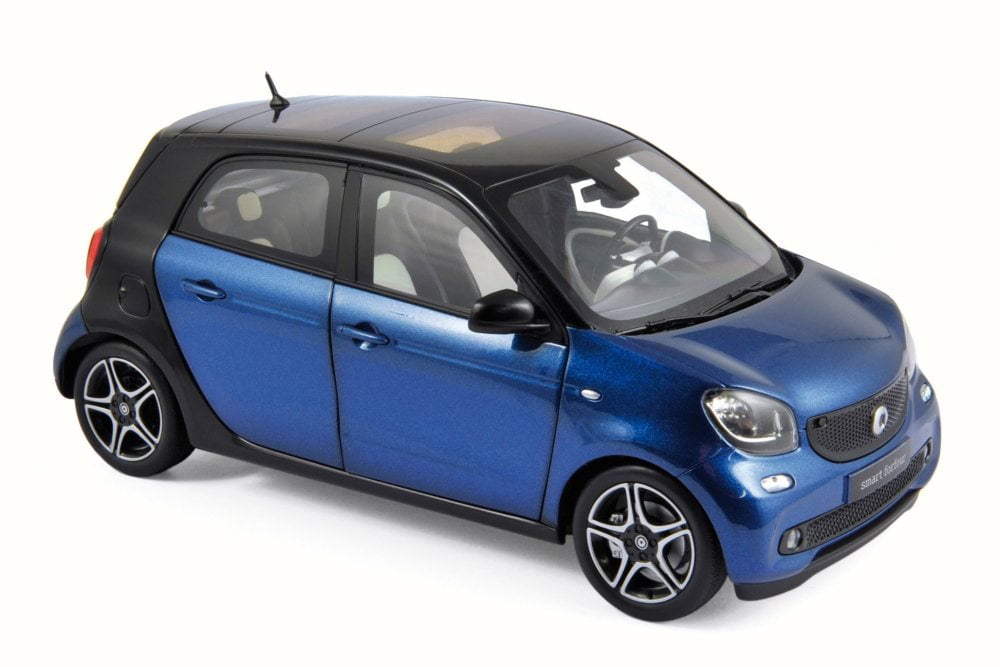 smart forfour ミニカー　1／18スケール Diecast Car & LED Display Case Package - 2015 Smart Forfour, Black