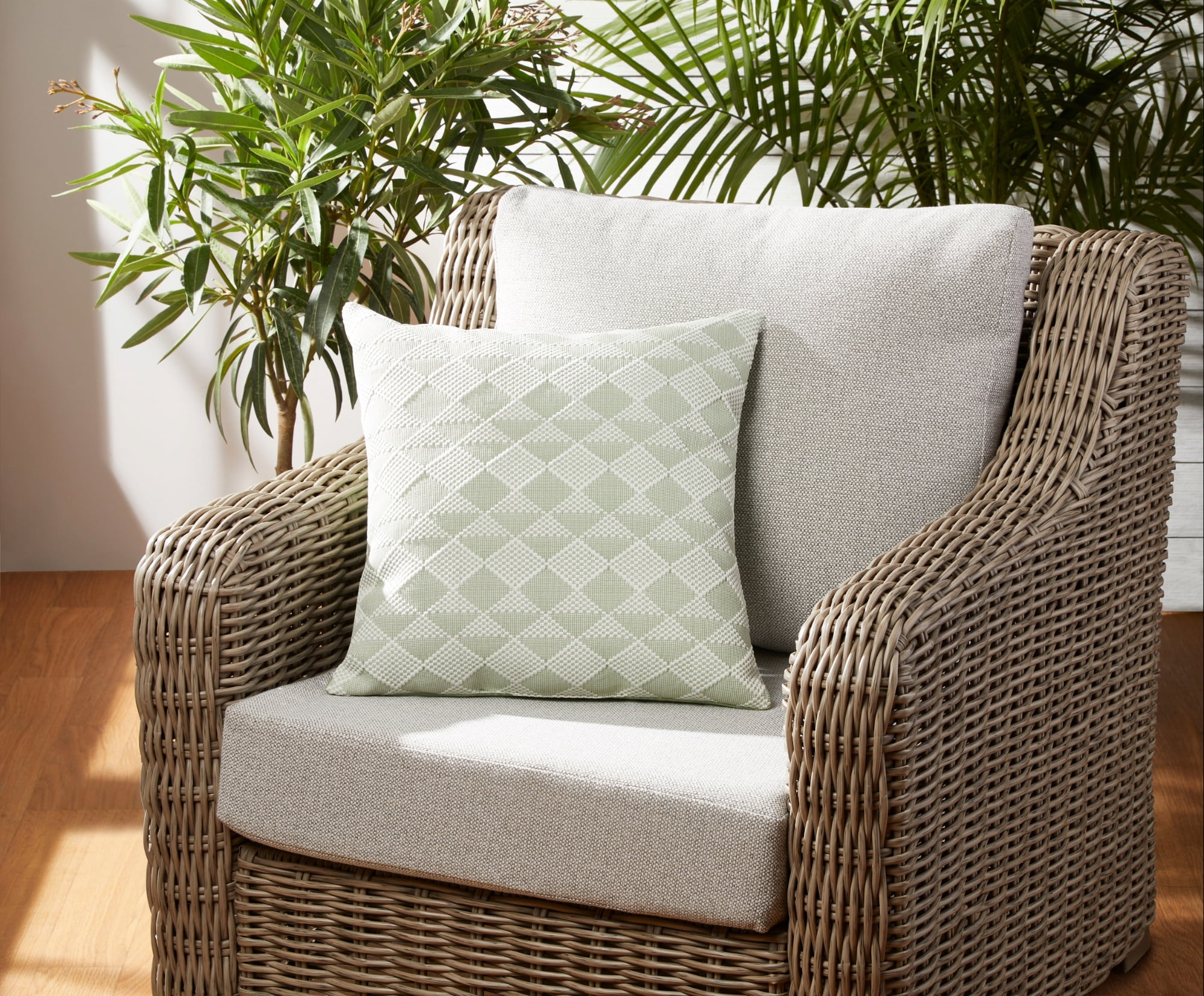 Better Homes & Gardens 18 in x 18 in Diamond Geometric Outdoor Pillow