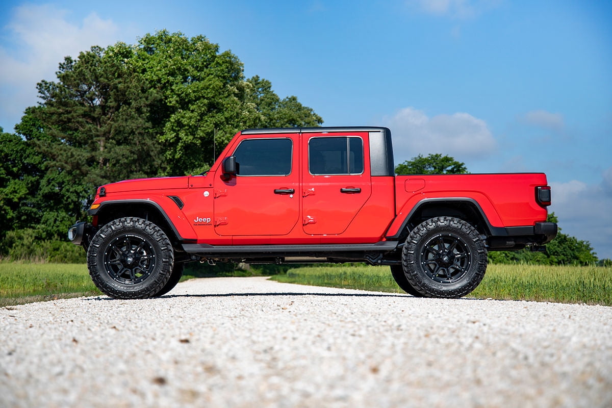Rough Country 3.5" M1 Lift Kit for 2020-2023 Jeep Gladiator JT 4WD - 64940