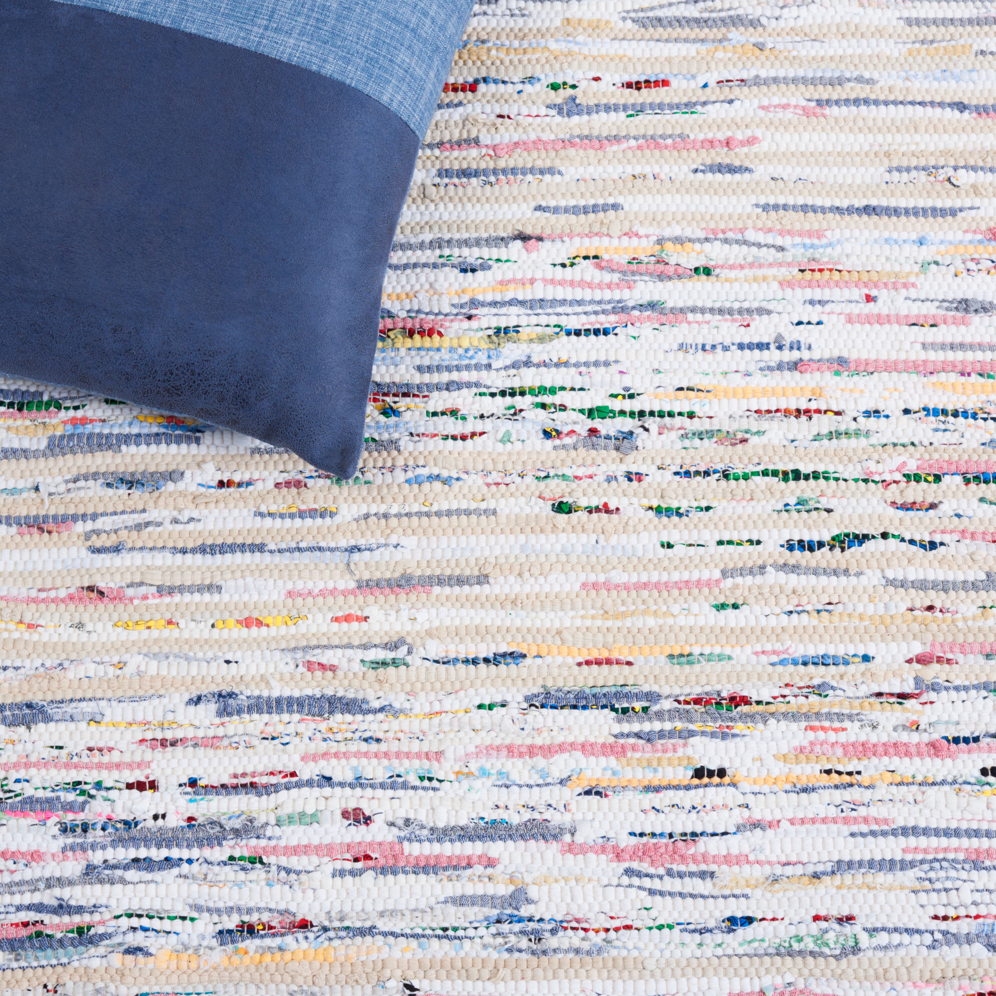 SAFAVIEH Montauk Randa Distressed Area Rug, Beige/Ivory, 6' x 6' Round