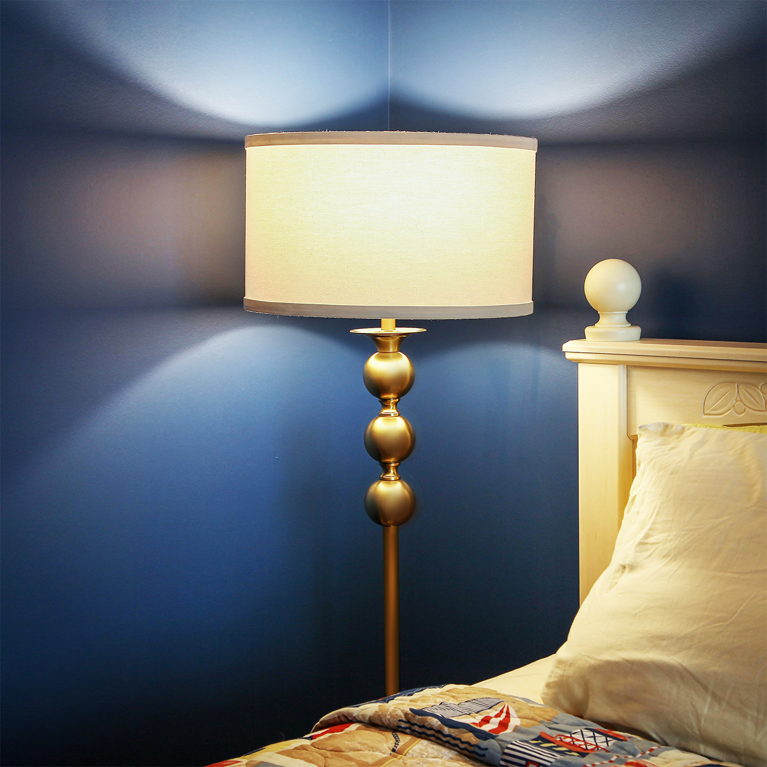 Brightech Riley 60 in. Antique Brass Mid-Century Modern 1-Light LED Super Bright Floor Lamp with White Fabric Drum Shade