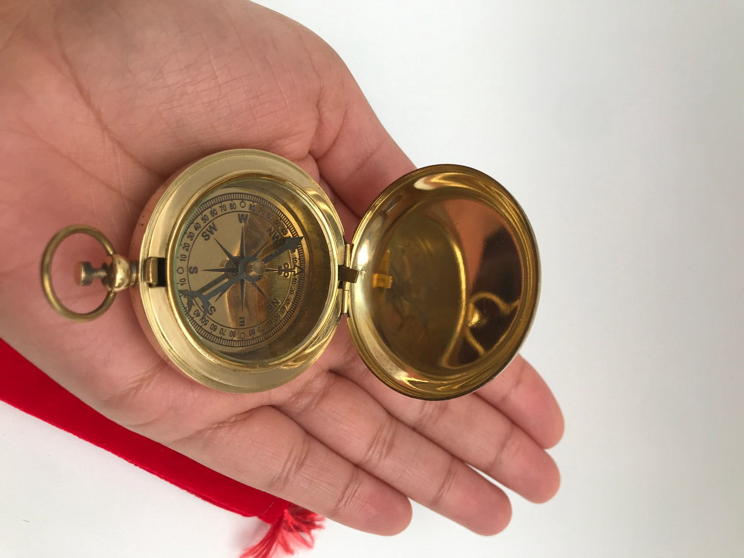 Antique Brass Compass with Lid – Nautical Pocket Compass for Gift, Travel & Décor"