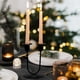 thumbnail image 4 of Candelabro romántico de dos brazos | Elegante candelabro de hierro para decorar mesas de Navidad y bodas | Centro de mesa dorado y negro para cenas y eventos, 4 of 7