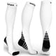 thumbnail image 1 of Calcetines de compresión Gear para hombres y mujeres (20-30 mmHg) que aumentan la resistencia, 1 of 4