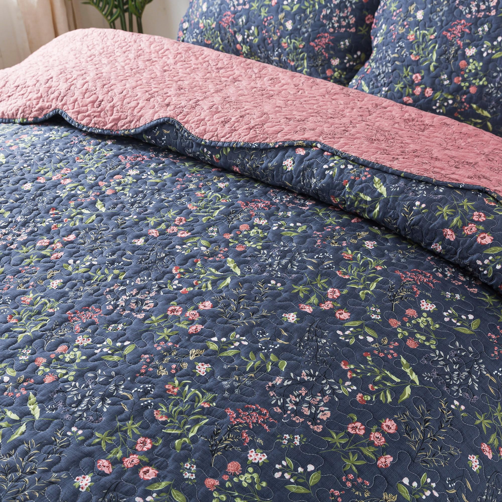 NEWLAKE 3-Piece Floral Microfiber Quilt Set Lightweight Bedding Set with Shams for All Season, Blue and Red Quilt, King Size