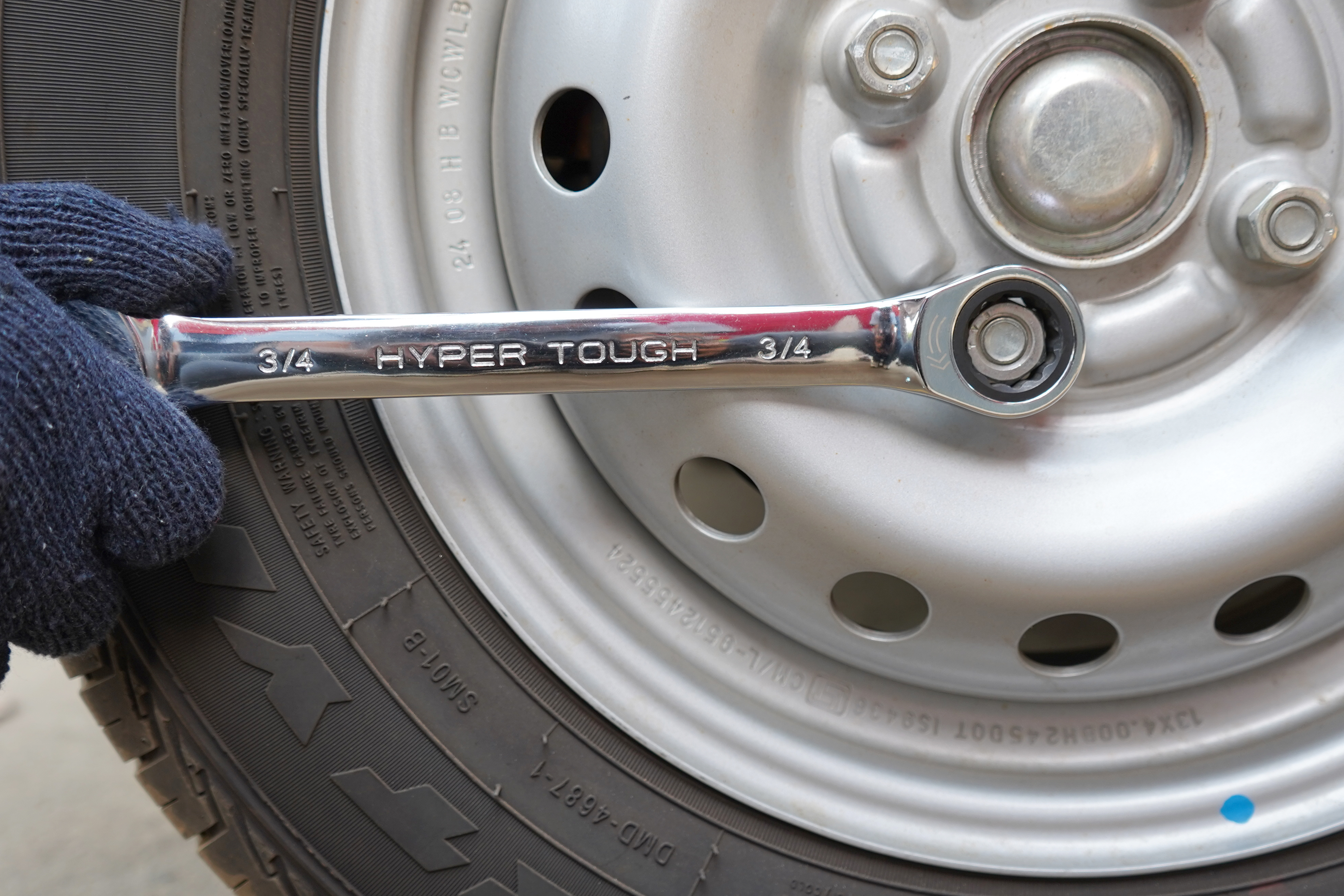 Hyper Tough 12-Piece SAE Ratcheting Wrench Set photo 5
