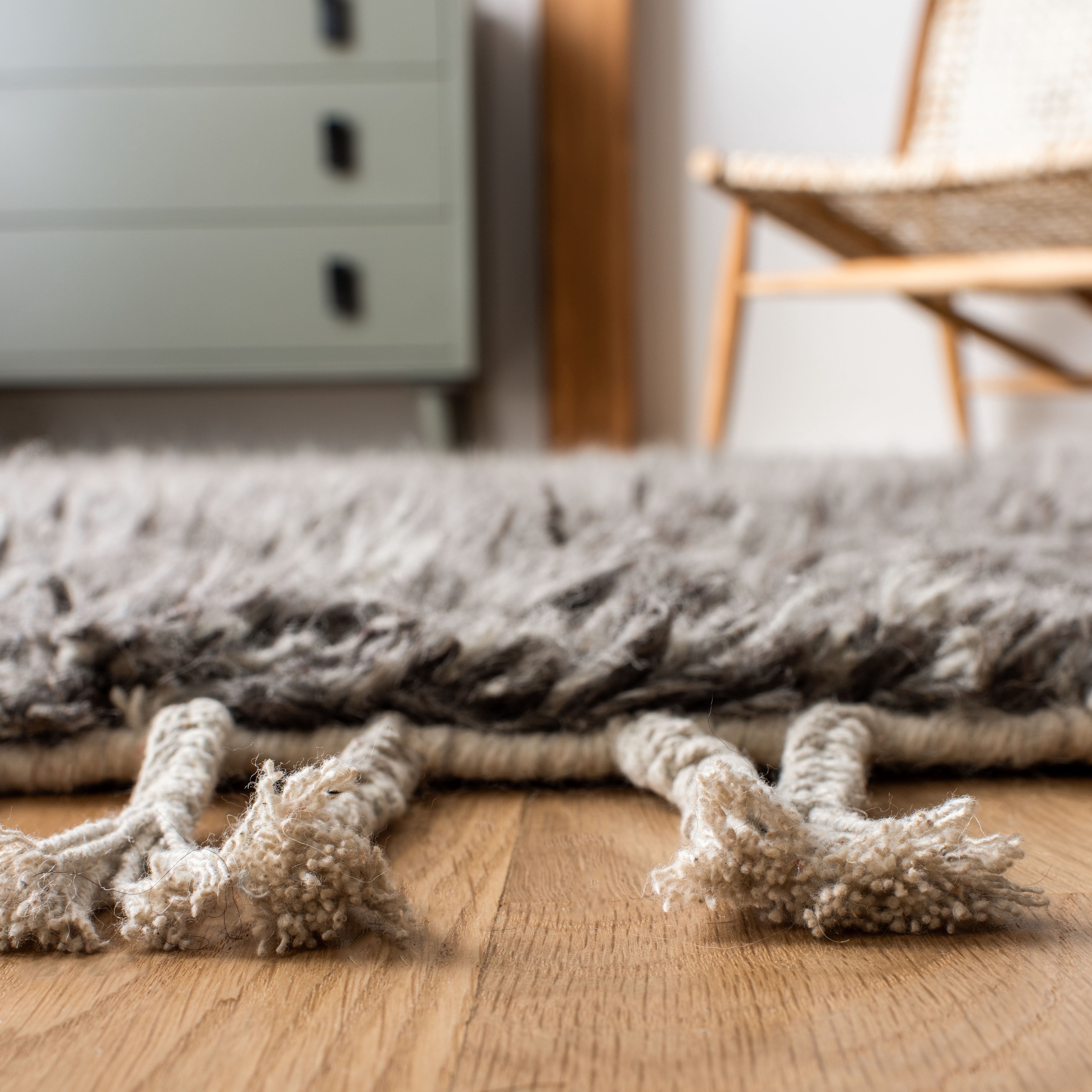 SAFAVIEH Casablanca Anglia Solid Plush Wool Shag Area Rug, Grey, 5' x 8'