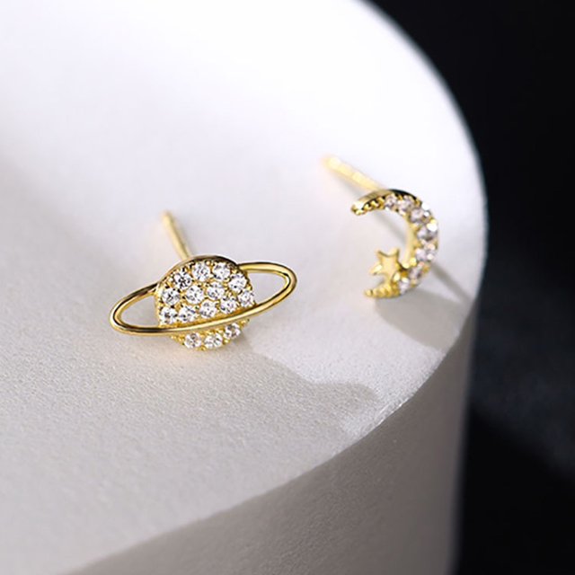 Moda astronauta estrella Luna Stud pendientes mujer Color plata circón asimétrico encantador Mini oreja perforada tachuelas fiesta joyería regalos Dengxun unisex