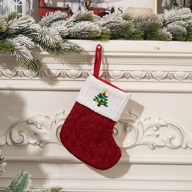 Riforla Mini Bas avec Initiales Bas de Noël avec 26 Lettres Décorations de Noël Rouges Tricotées Brodées Bas de Noël Suspendus 19.5x15.5cm