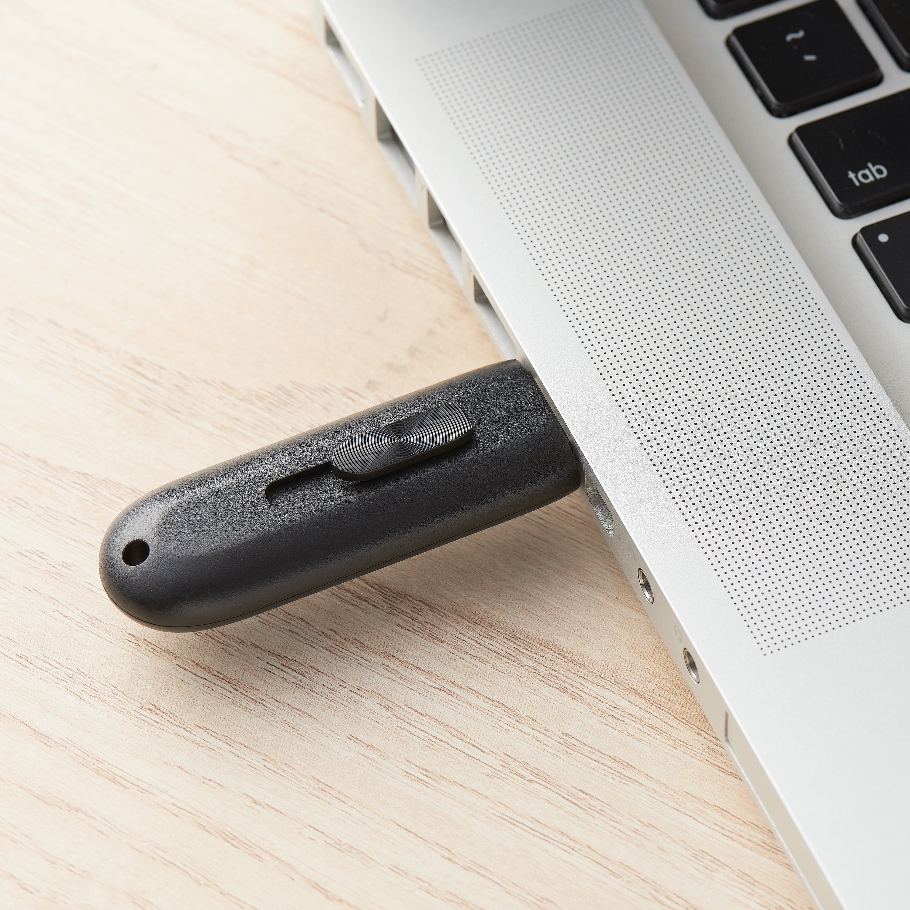 onn. 128GB USB 2.0 Flash Drive