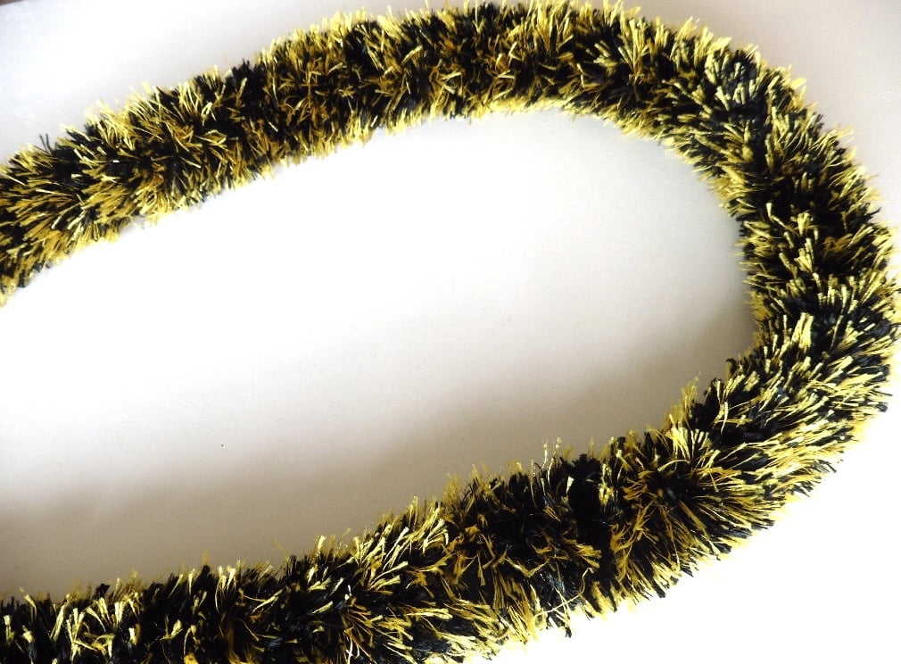 Funcraft Combo Black & Gold Yarn Lei, 1 Each