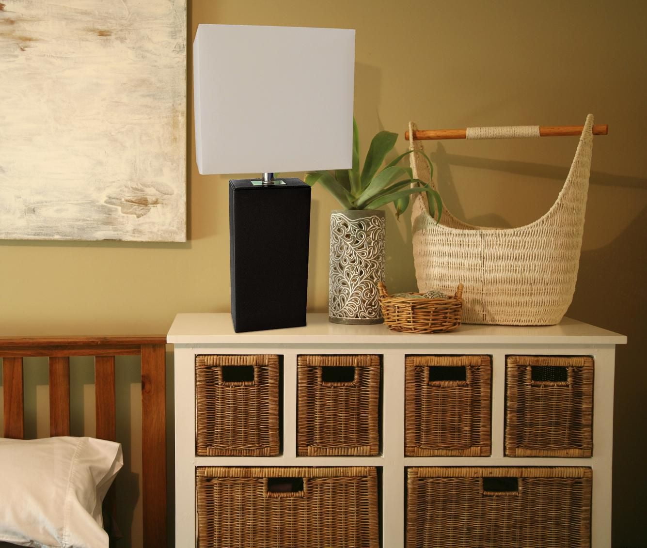 Conceptions Elégantes Lampe de table moderne en cuir avec abat-jour en tissu blanc