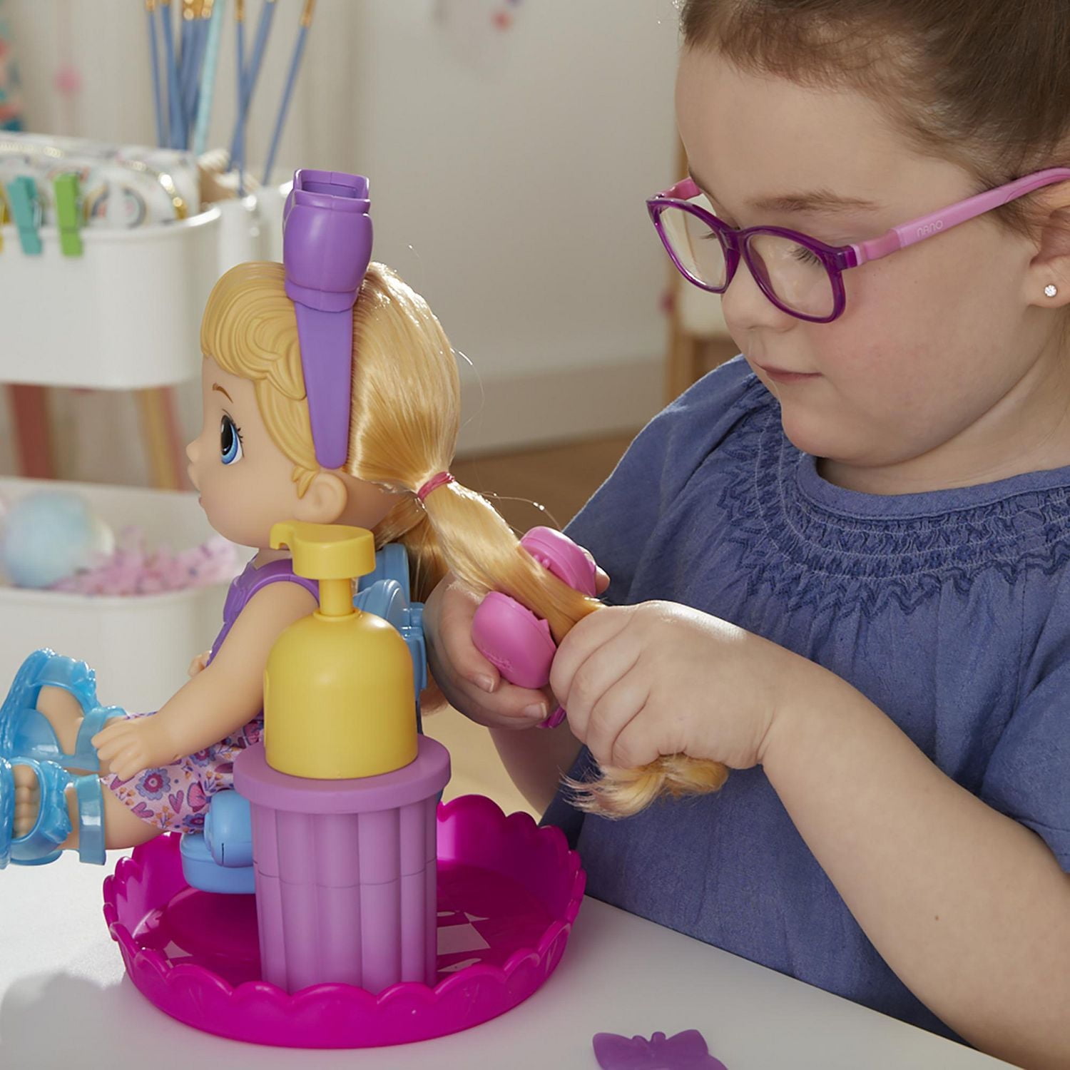 Baby Alive Sudsy Styling, poupée de 30 cm, dès 3 ans, accessoires de salon de coiffure pour poupée, liquide à bulles, cheveux blonds À partir de 3 ans