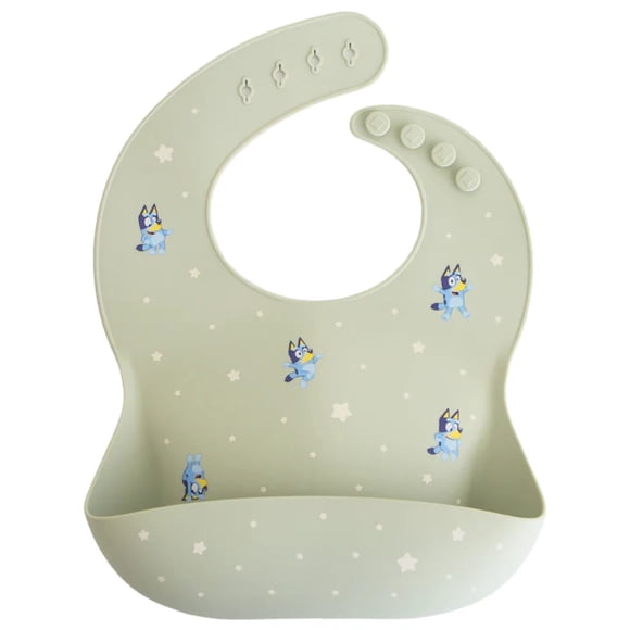 Babero de silicona para bebés Mushie Bluey Sage a partir de 4 meses con cierres en el cuello
