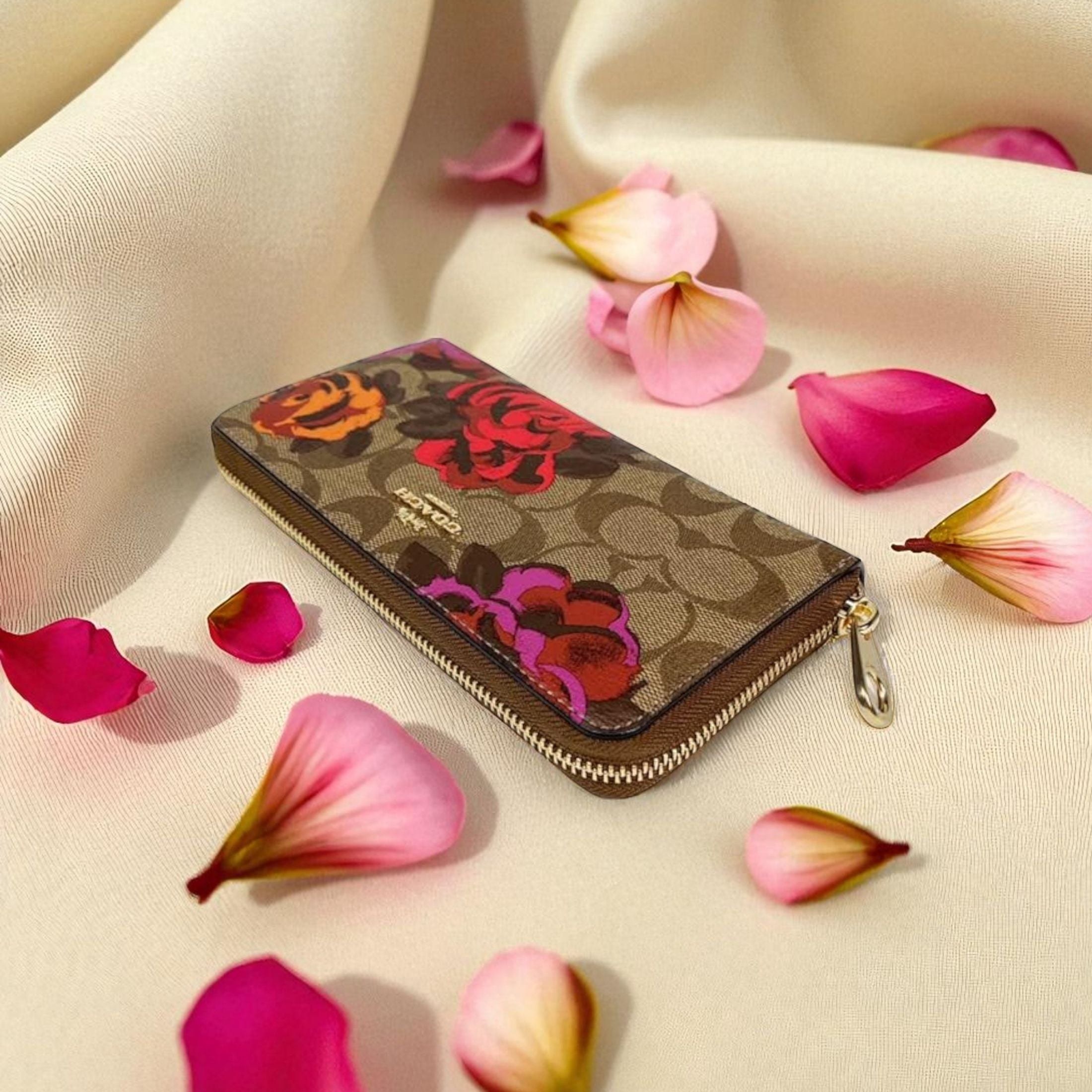Coach Long Zip Around Wallet In Signature Canvas - Jumbo Floral 
