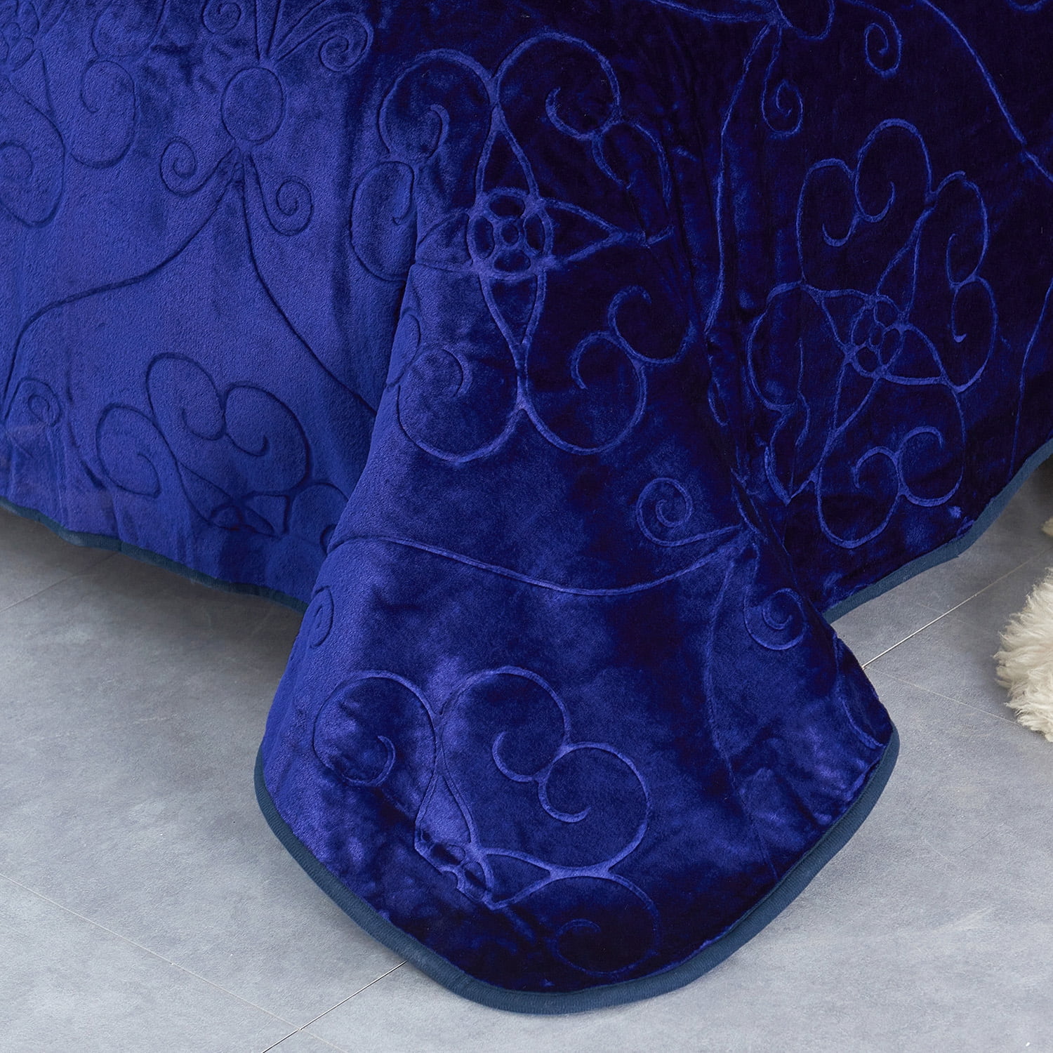 NC Plush Fleece Blanket For Bed,Lightweight Soft Embossed Navy Floral Blanket,Queen 75"x91"