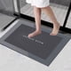 thumbnail image 5 of Alfombrilla de baño absorbente de secado rápido con reverso de goma, antideslizante, lavable, 40,6 x 61 cm, para bañera y ducha. Aestivo | Gris | AESTIVO, 5 of 8