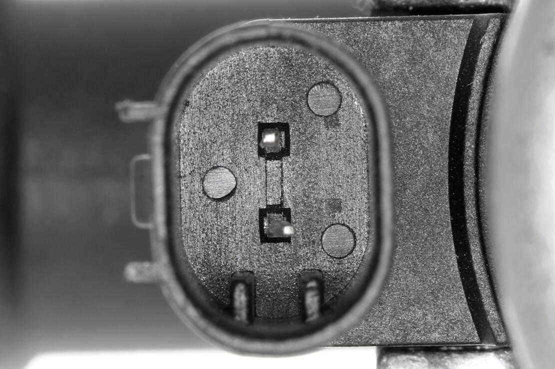 VEMO V20-77-0031 Control Valve, coolant