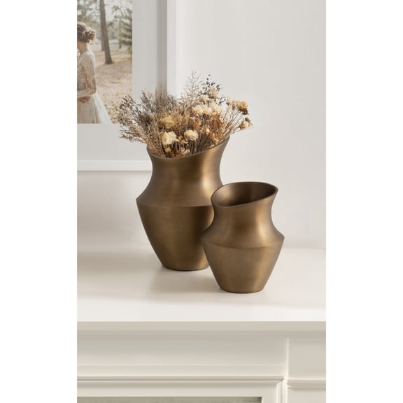 Kate and Laurel Suhana Two-Piece Vintage Metal Vase Set, Set of 2, Brass, Decorative Classic Cast Aluminum Tabletop Vases for Use as Dining Table Centerpiece or Living Room Decor