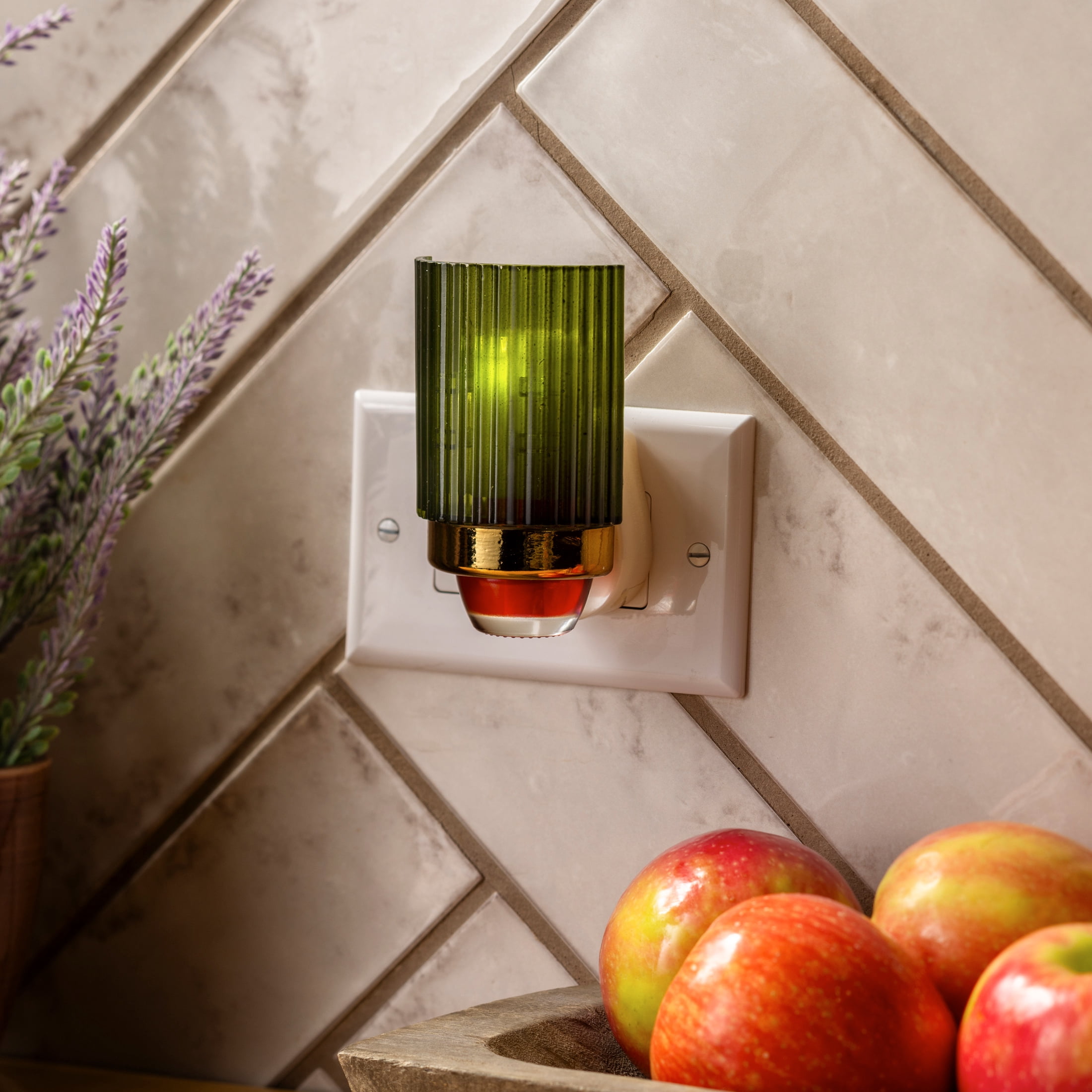 Better Homes & Gardens Aroma Accent Pluggable Ribbed Green + Sliced Apple & Cinnamon Oil Starter Kit: