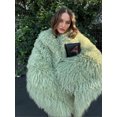 thumbnail image 1 of Abrigo de piel de felpa de gran tamaño para mujer, chaqueta holgada de manga larga, suave y cálida, ropa de calle elegante para invierno, 2024, 1 of 5