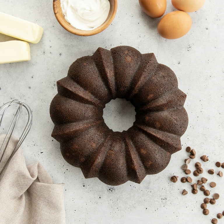 Nordic Ware ProCast 12 Cup Nonstick Cast Aluminum Bundt Cake Pan Graphite