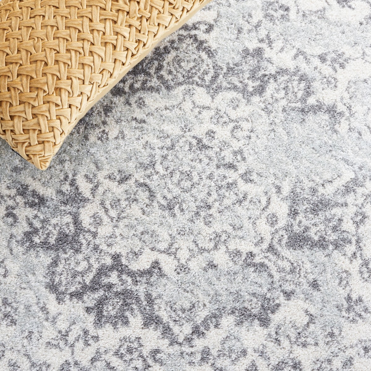 SAFAVIEH Tulum Braganza Traditional Area Rug, 4' x 6', Ivory/Grey