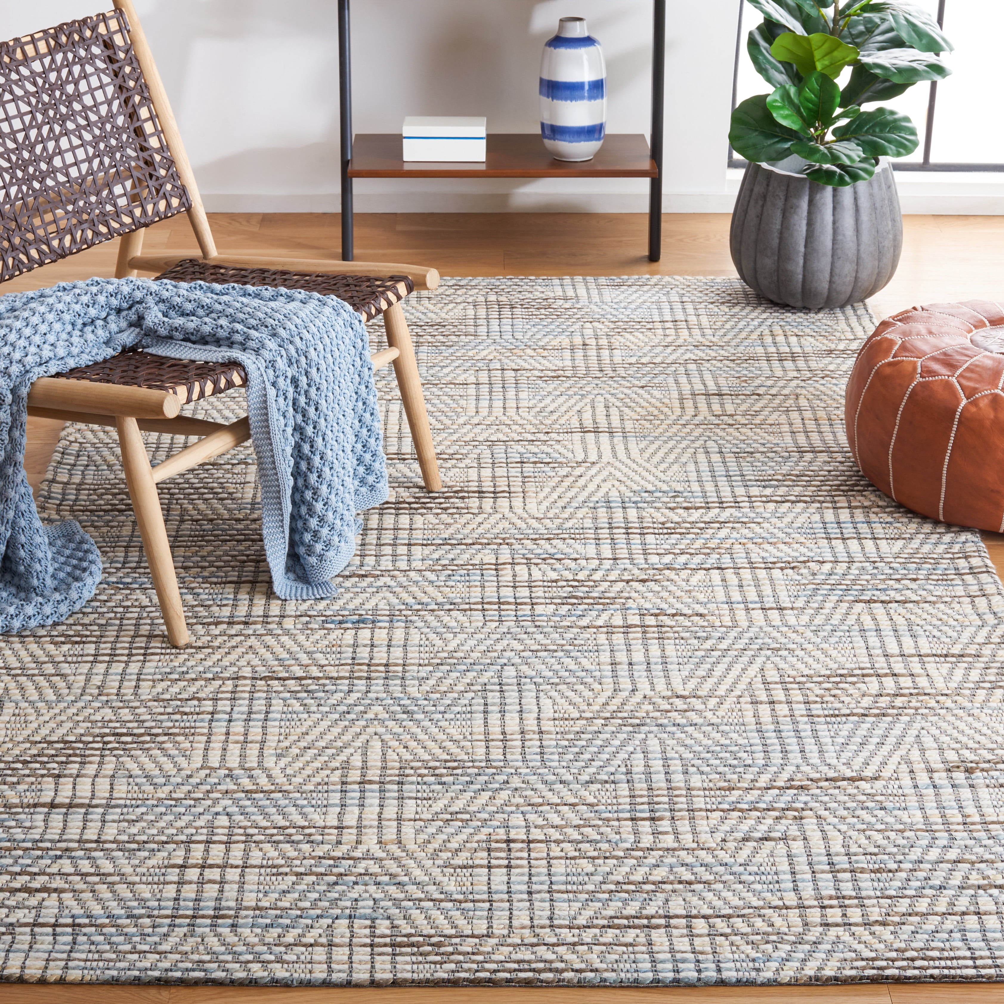 SAFAVIEH Marbella Adelaide Geometric Area Rug, Blue/Ivory, 6' x 9'
