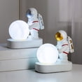 thumbnail image 4 of Spaceman Astronaut Figurine Night Mesa Lámpara de escritorio dorado Sunnimix astronauta luna luz de la noche, 4 of 6