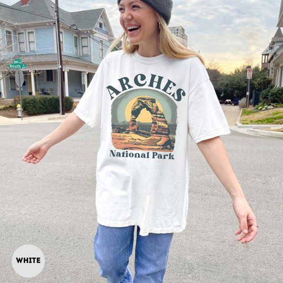 Velto Arches National Park Graphic T-Shirt Utah Travel Adventure Vintage Souvenir Style, Full Size S-5XL