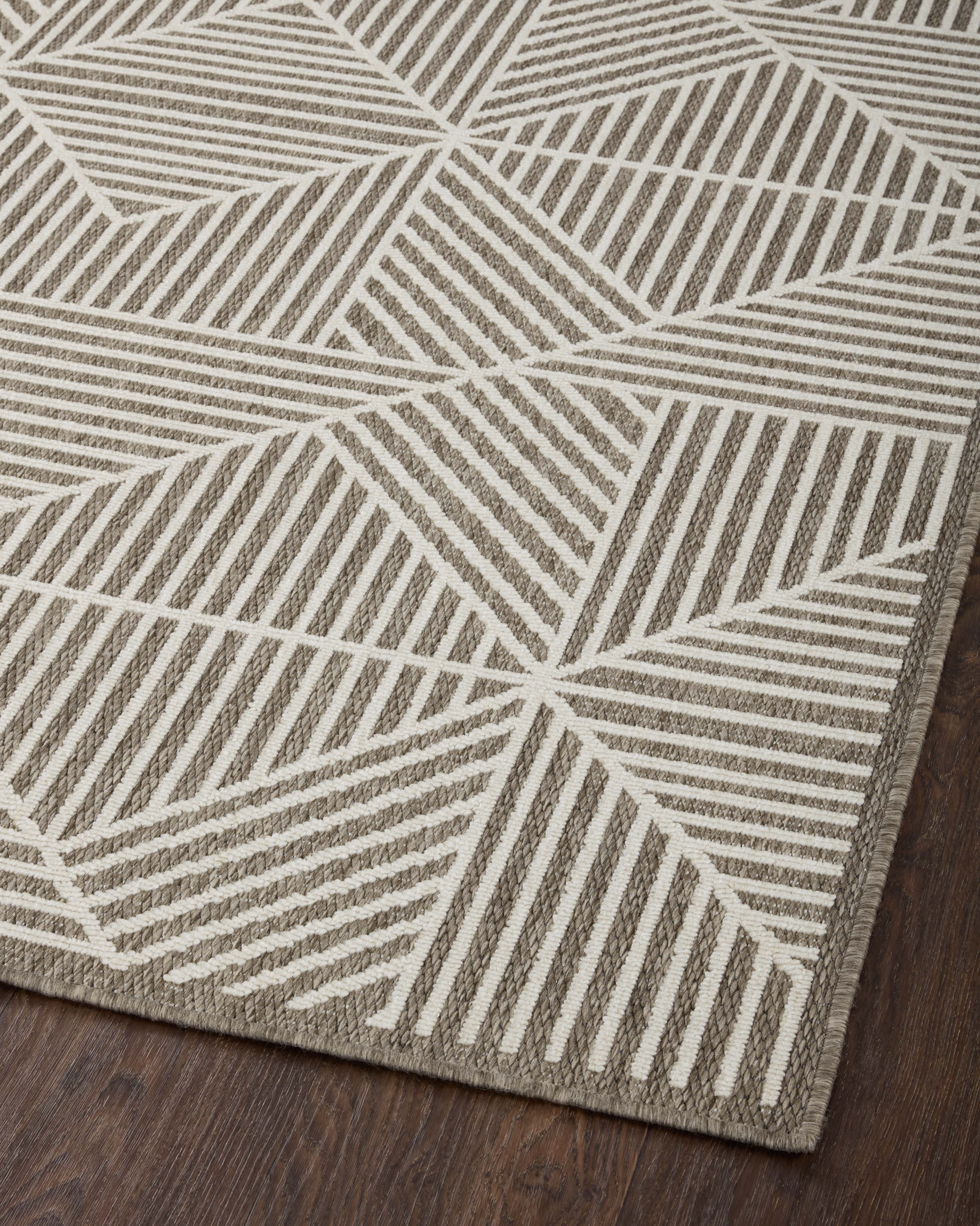 Indoor Outdoor Loloi Rainier Natural / Ivory 7'-10" x 10'-10" Area Rug
