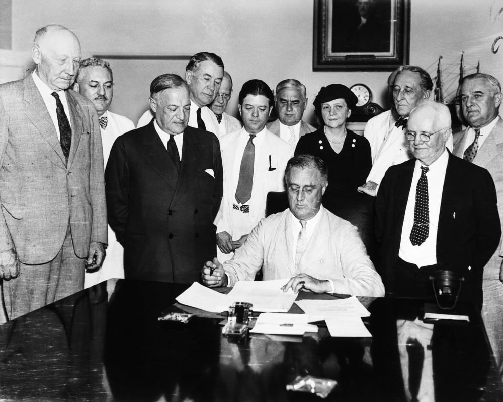 Social Security Act 1935 Npresident Franklin D Roosevelt Signing The