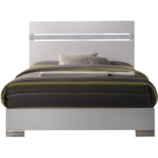 Bowery Hill Modern / Contemporary Queen Panel Bed in White Finish