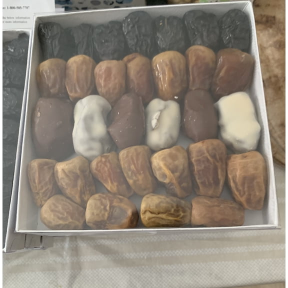 Premium Mixed Stuffed Dates Gift Box – Ajwa, Sukkari Muffatal, Almond Chocolate & Galaxy Dates