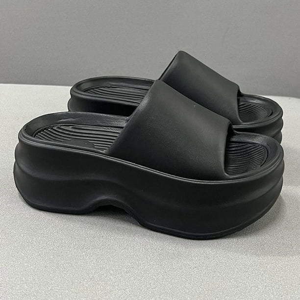 2024 Nuevas zapatillas de mujer antideslizantes con suela blanda elevada, suela blanda de EVA gruesa, plataforma para el hogar, ropa de calle de una línea, sandalias de playa de verano