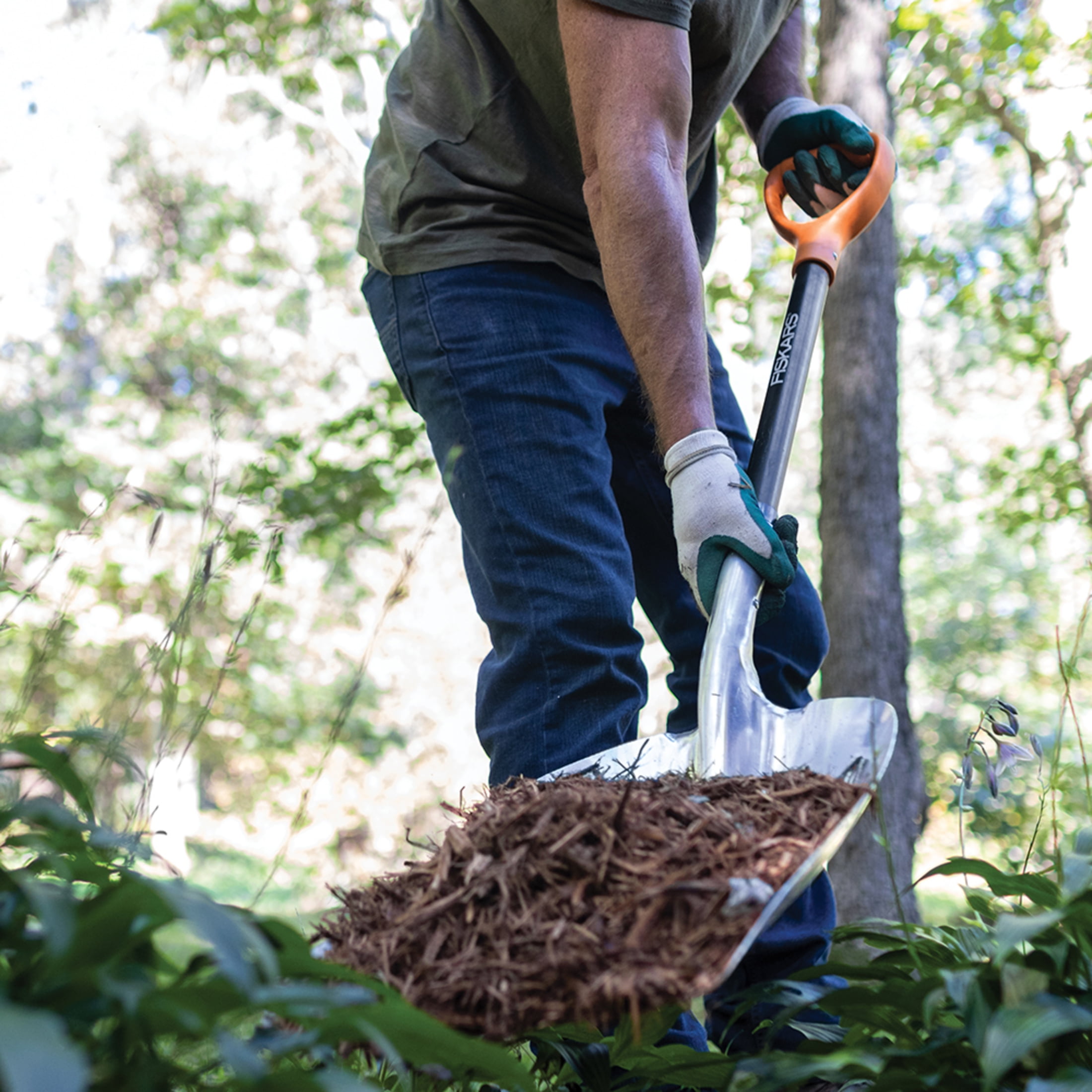 Fiskars Fiberglass Scoop Shovel