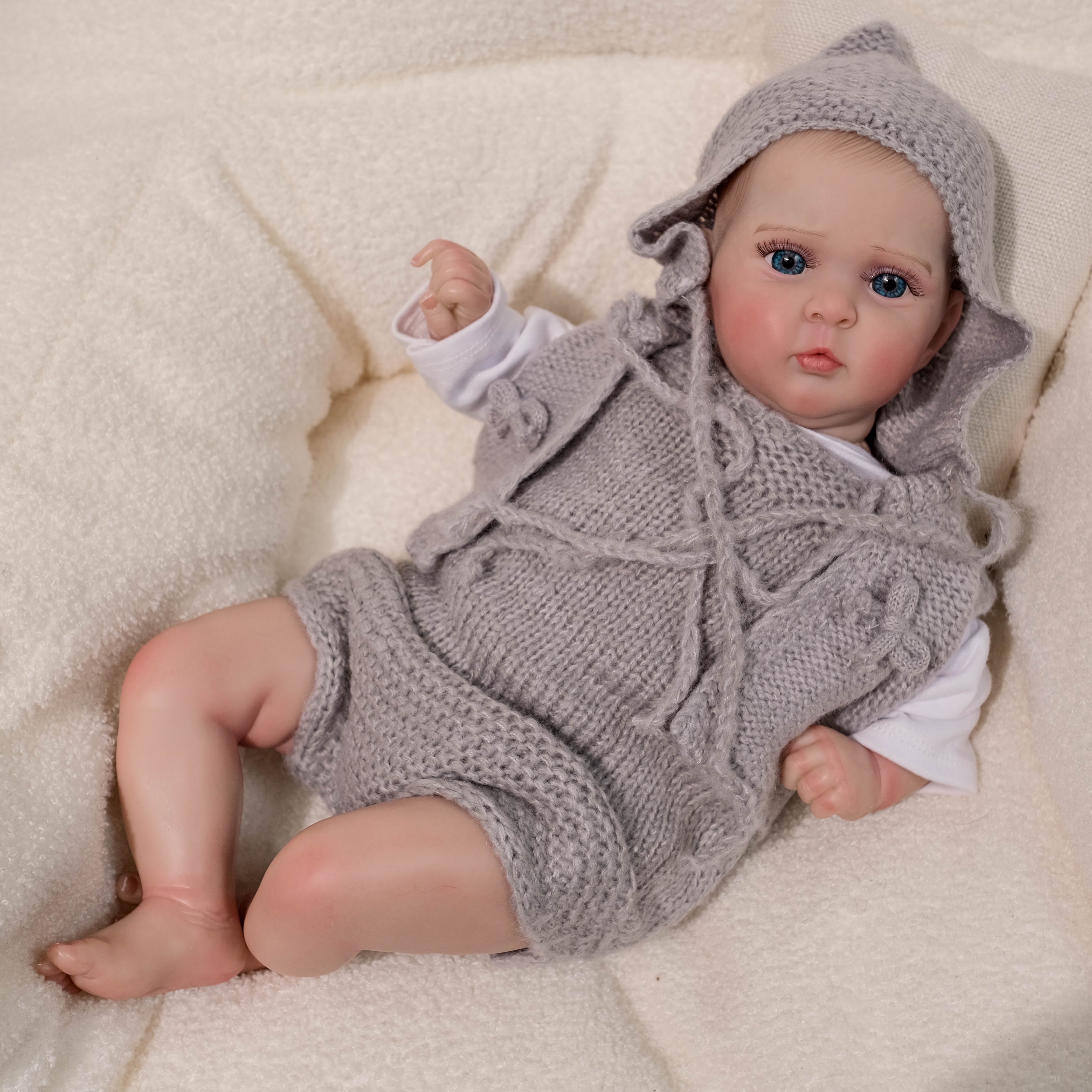 iCradle Lovely Lifelike Reborn Baby Dolls Girl 19 inch Handmade Realistic Newborn Babies Cloth Body Blue Eyes Painted Hair Gift for Kids 3+