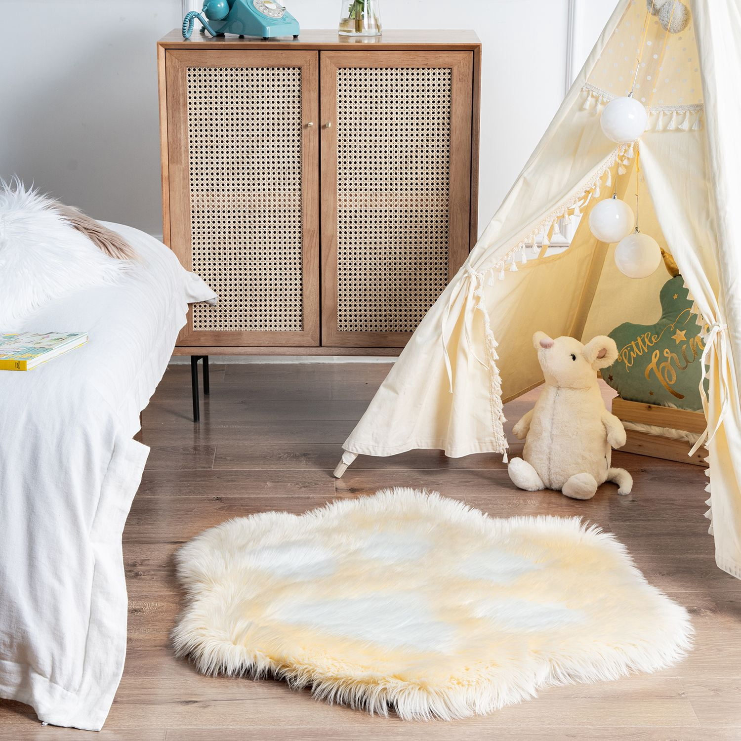 Phantoscope Ultra Soft Faux Sheepskin Fur Cat Paw Rug, Fluffy Non-Slip Area Rug, Orange Yellow with White, 2 x 3 ft