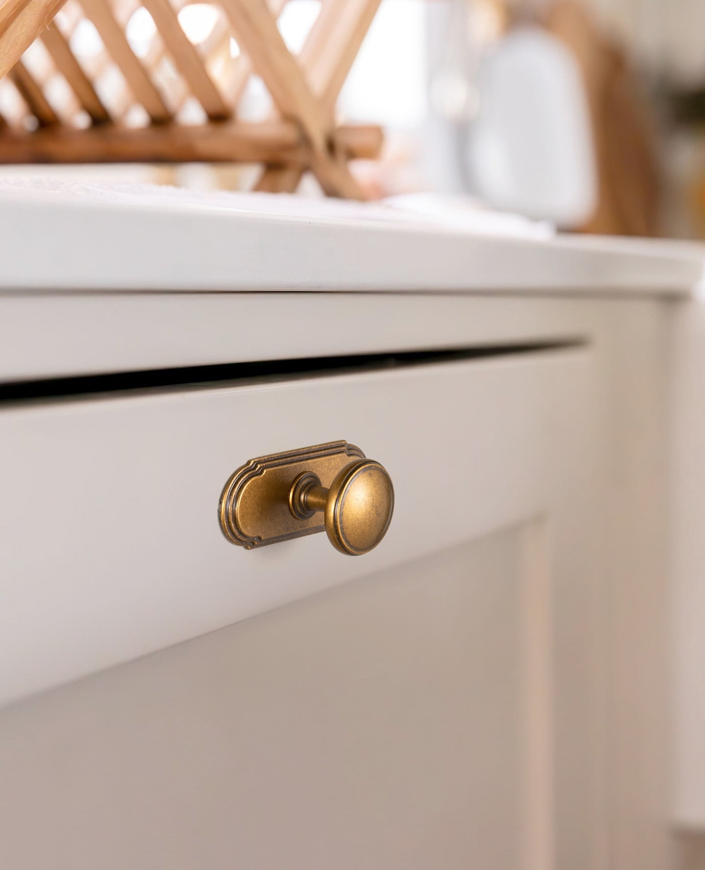 Goo-Ki Antique Brass Cabinet Drawer Knobs with Backplate, Zinc Alloy Kitchen Hardware,Modern Single Hole Bar Pull Handles for Cupboard Wardrobe,6 Pack (6781-G014)