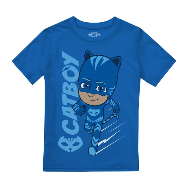 pj masks - camiseta de catboy niños (azul real) camiseta azul real de algodón 100% de manga corta y cuello redondo, vista frontal centrada con Catboy impreso en el centro en pose de carrera, rayo y logotipo vertical 'CATBOY' en el costado, ajuste regular y licencia oficial; suele usarse como playera casual para fans de superhéroes infantiles.