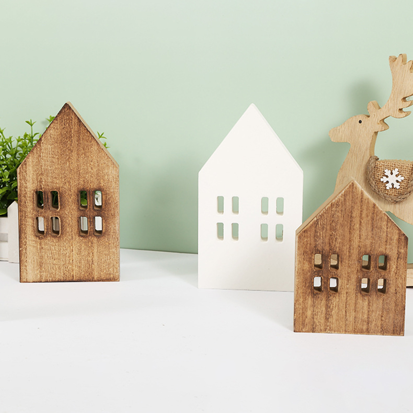 Deyuer Wood Craft Eco-friendly Unique Design No Glitch Nordic Style Miniature Christmas Decor Good Texture Small House Wooden Craft Household Supply