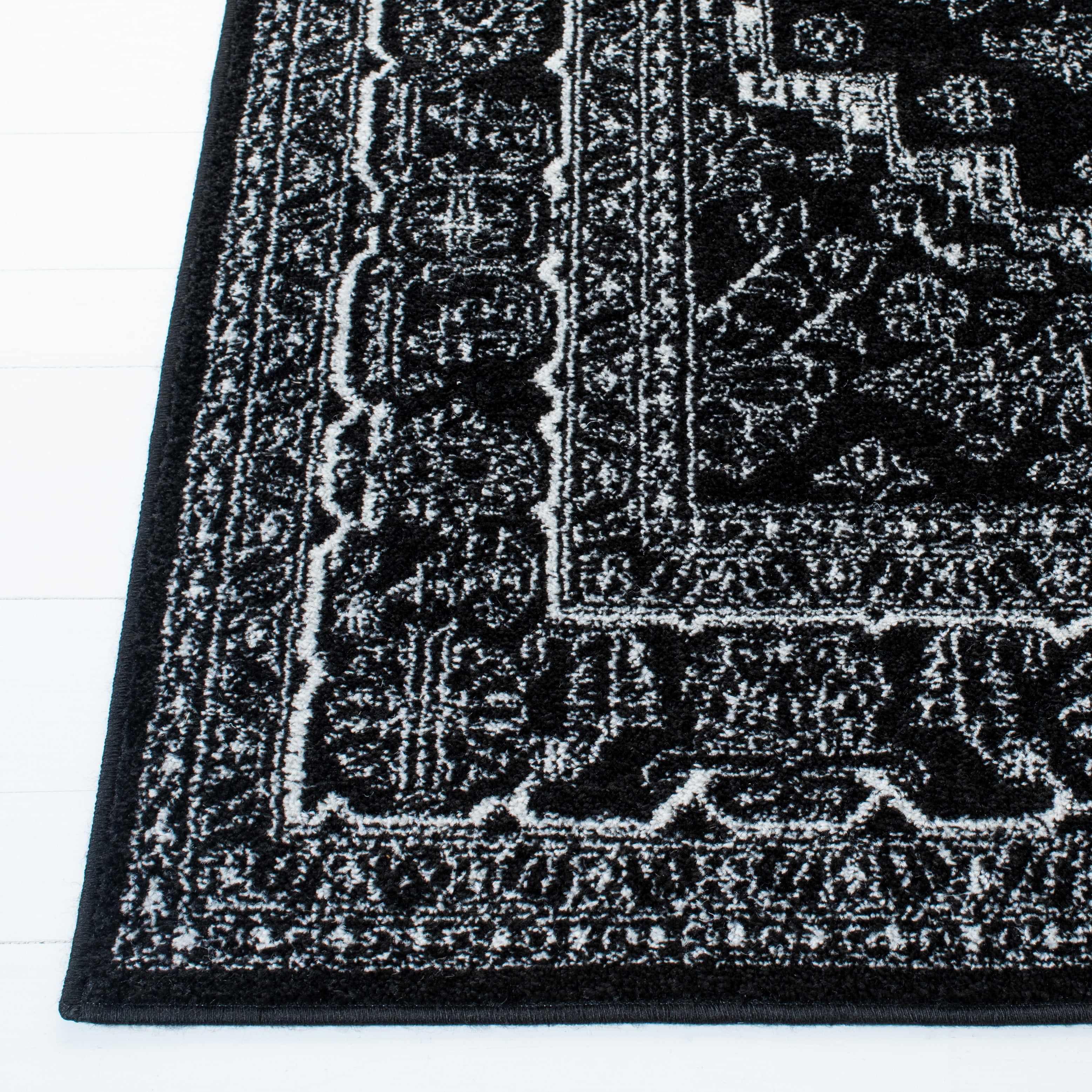 Safavieh Adirondack Xavier Oriental Area Rug, Black/Ivory, 6' x 9'