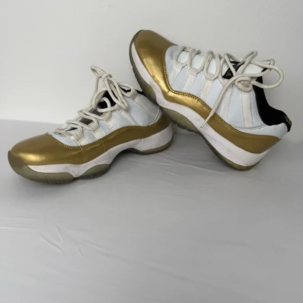 Ni - ke Size 7 - Air Jordan 11 Retro Low Closing Ceremony gold white