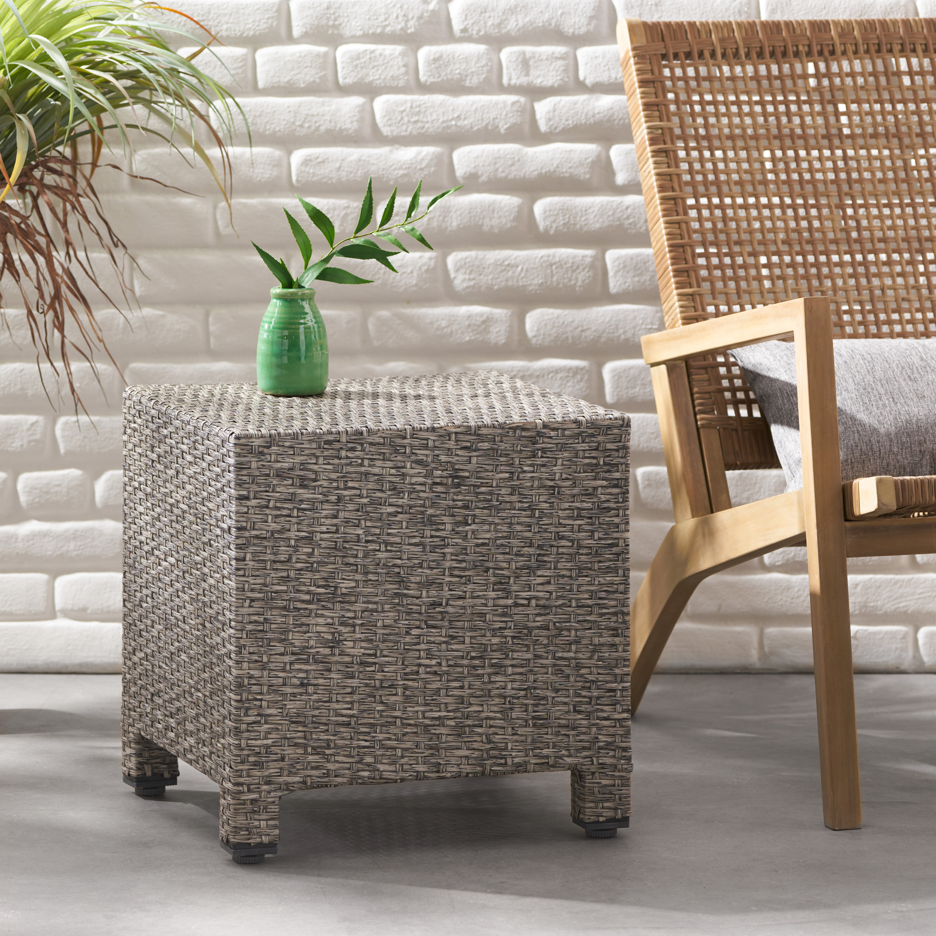 Outdoor Cube Shape Wicker Side Table, Compact Leisure Accent Table for Patio Garden, Black