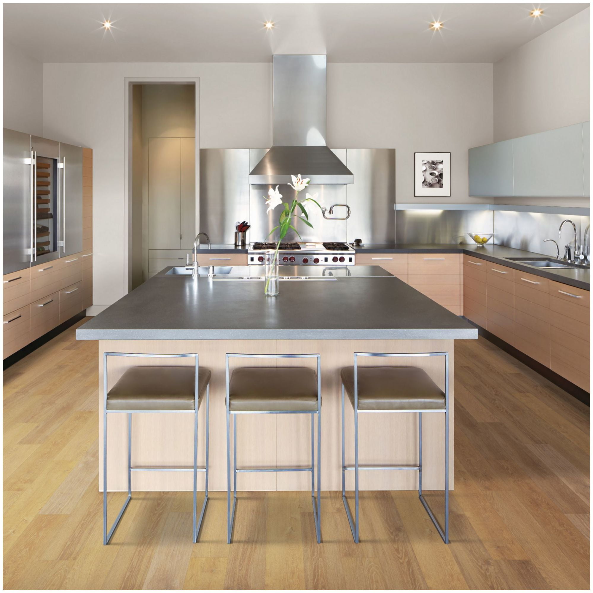 Mohawk Industries VFE09-813 Elite 7-5/8" Wide Distressed Vinyl Flooring - Sand Cloud Oak