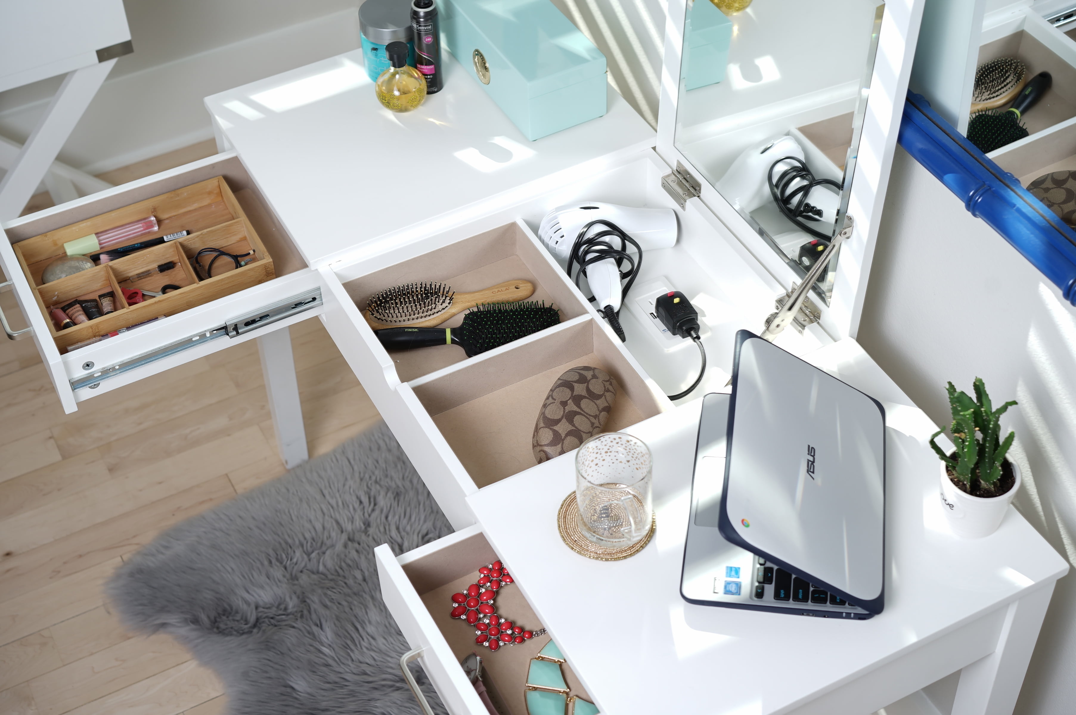 Hives & Honey Ainsley Vanity Desk with Make-Up organizer & integrated USB & power outlet, White